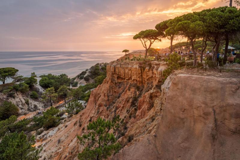 Pine Cliffs Hotel a Luxury Collection Resort Algarve - image 1