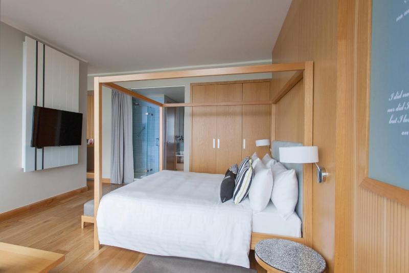 King Suite with Sea View image 4