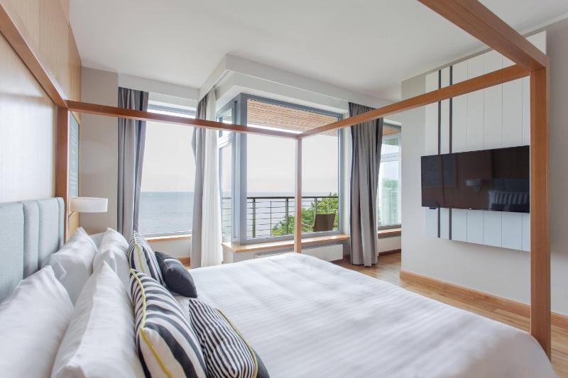 King Suite with Sea View image 3