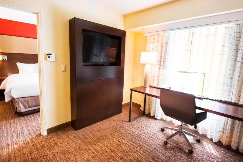 King Room with Sofa Bed image 4
