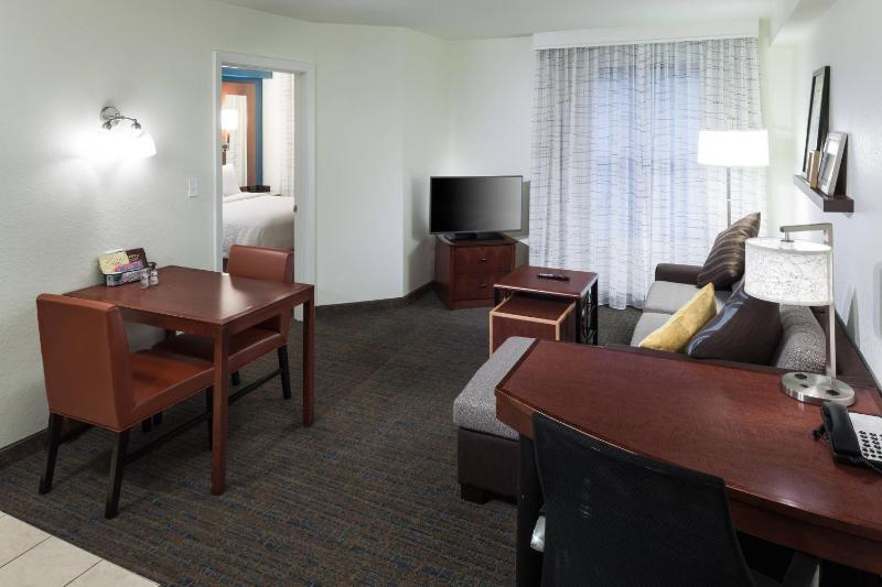 One-Bedroom Queen Suite with Sofa Bed - Hearing Accessible image 1