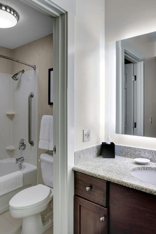 Residence Inn by Marriott Cleveland Downtown - image 2