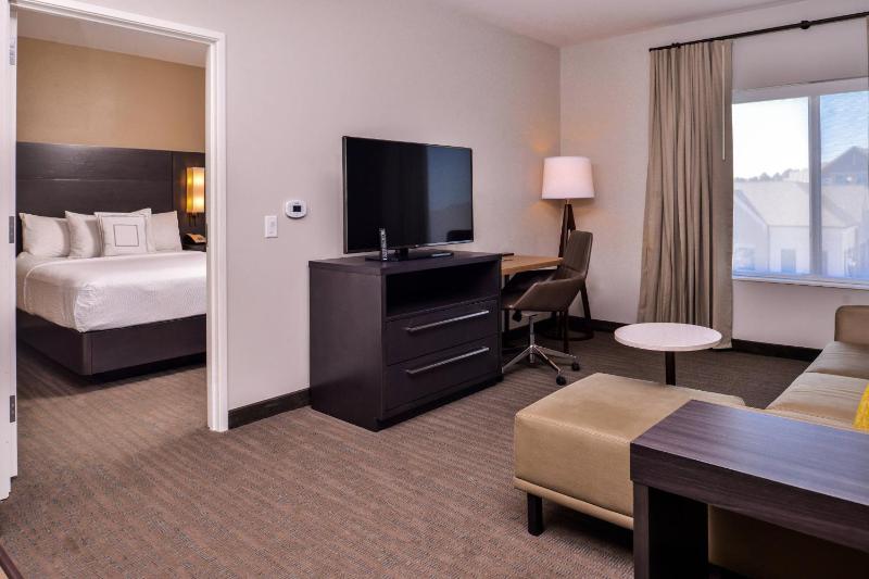 One-Bedroom Queen Suite image 4