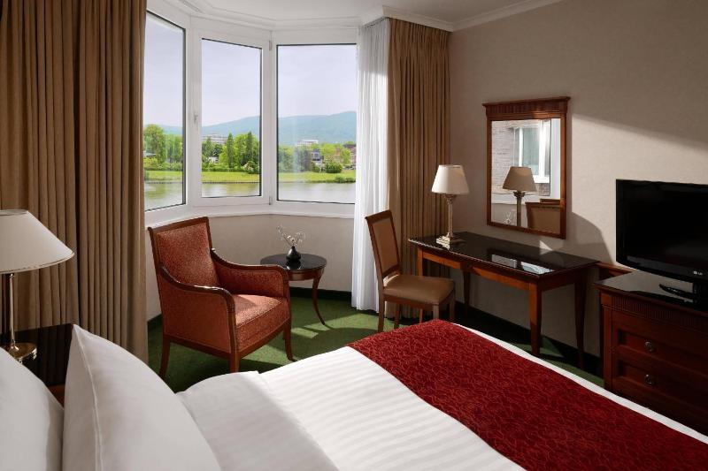 Guest room, 1 King, River view image 3