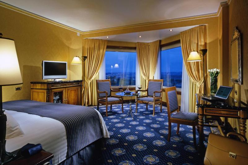 Executive Double Room with Lounge Access image 1