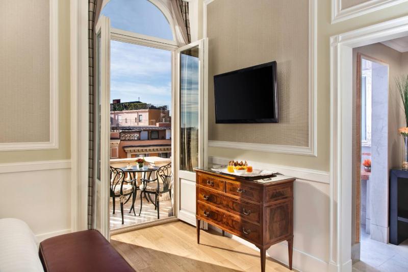 High Floor Suite, 1 Bedroom Junior Suite, 1 King, Sofa bed image 3