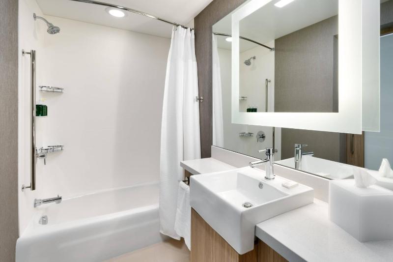 Suite, 2 Queen, Trundle bed, City view image 3