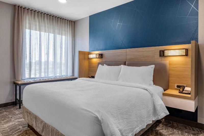 King Suite with Trundle Bed image 3