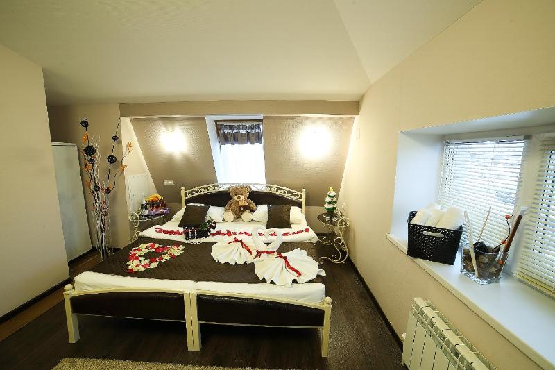 Bridal Suite image 3