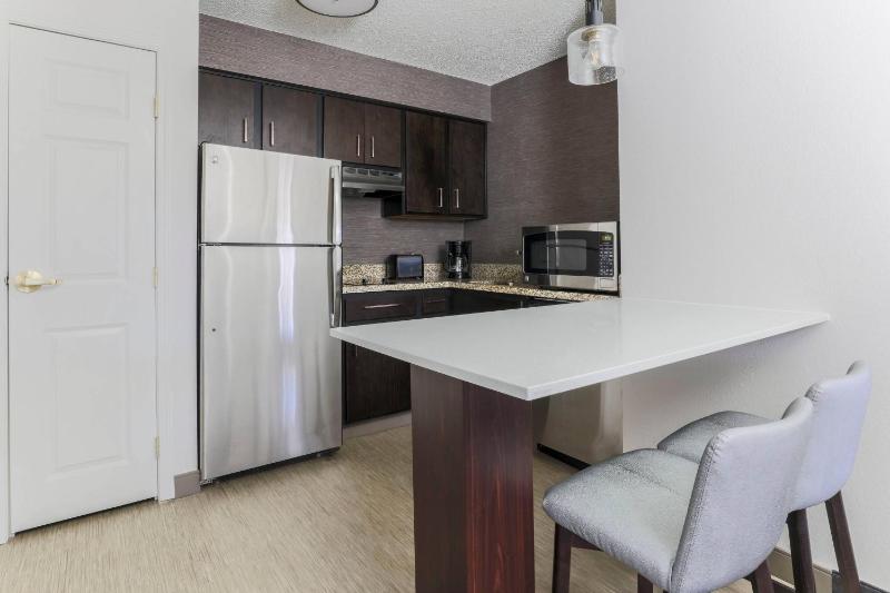 One-Bedroom Queen Suite image 3