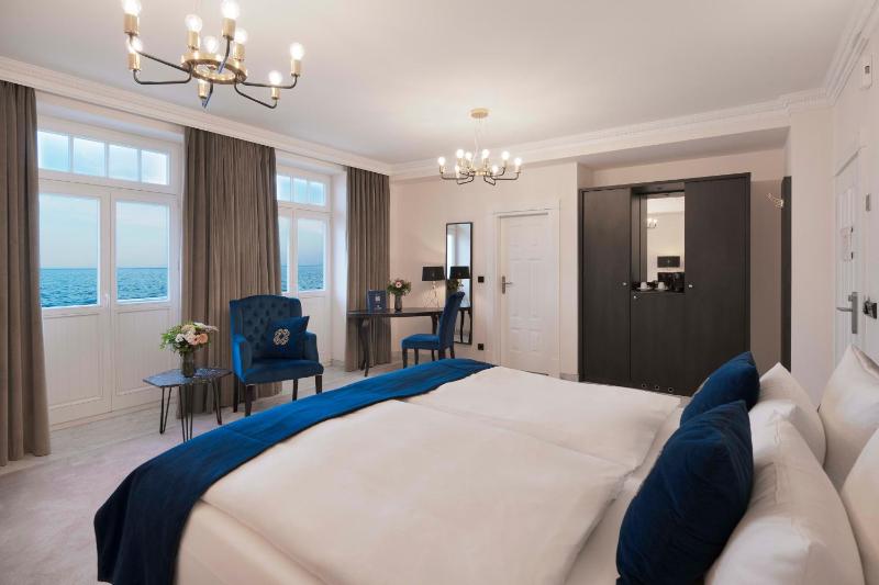 Junior Suite with Sea View image 1