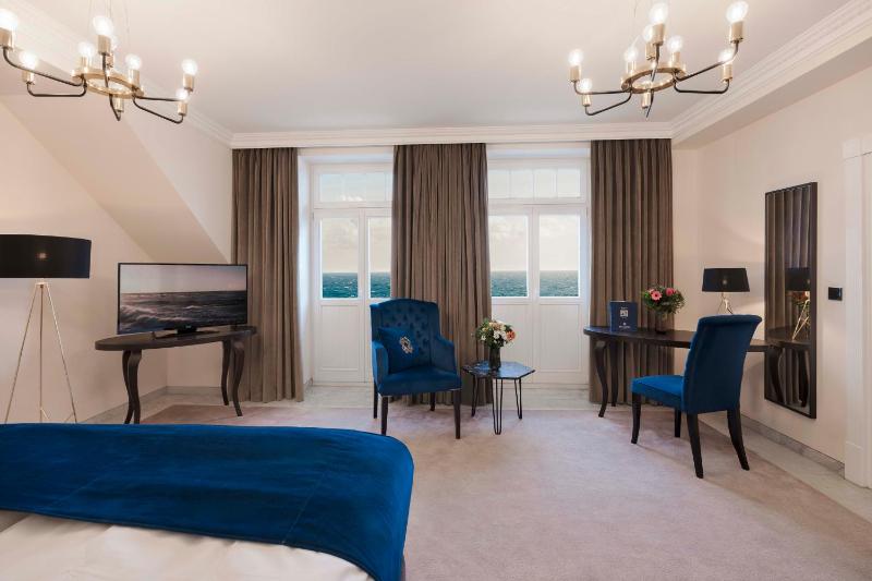 Junior Suite with Sea View image 3