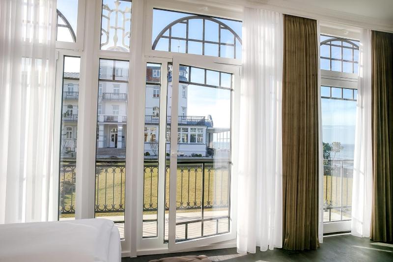 Double Room with Sea View image 3