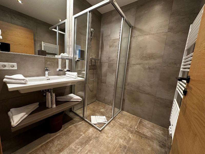 Deluxe Double Room with Balcony image 4