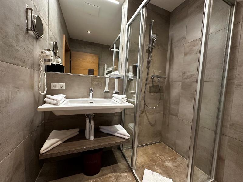 Deluxe Double Room image 3