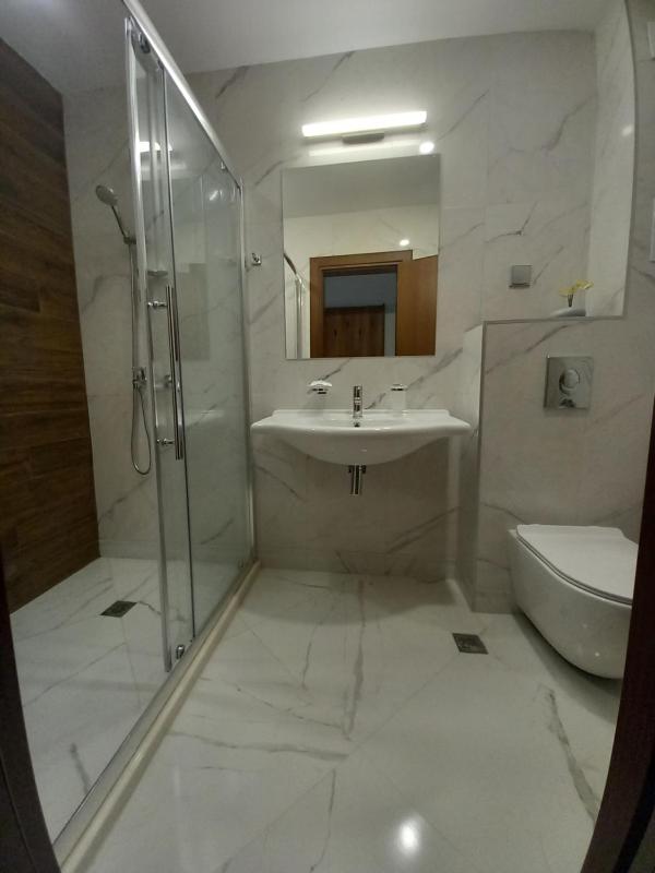 Deluxe Double or Twin Room image 4