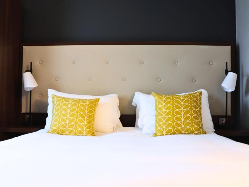 Standard Queen Room image 3
