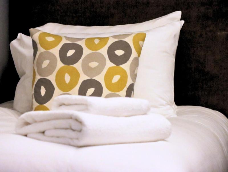 Standard Queen Room image 1