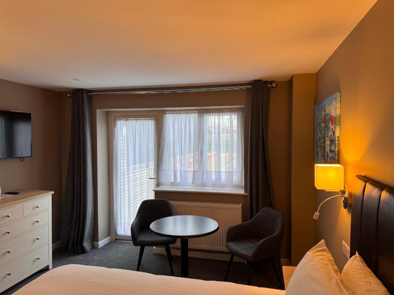 Twin Room with Terrace image 3