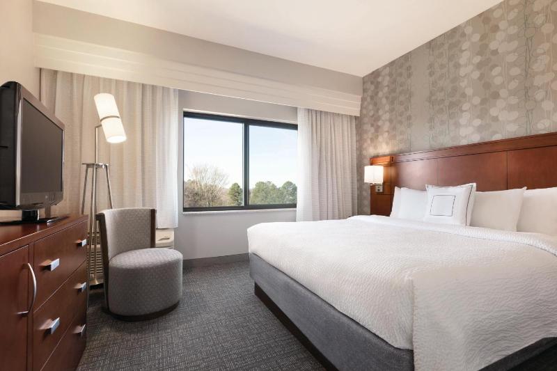Hospitality King Suite with Sofa Bed image 2