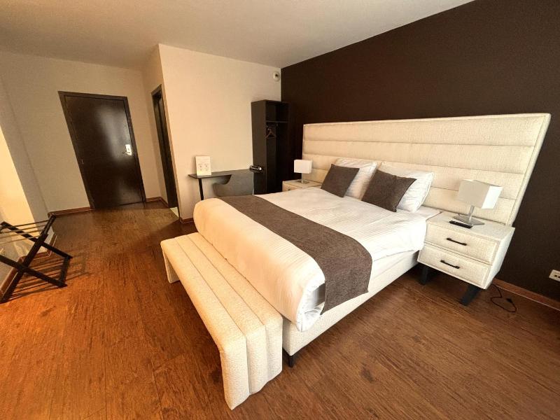 Double Room image 3