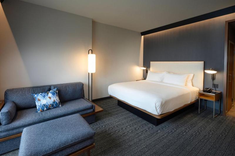 King Room with Sofa Bed image 2