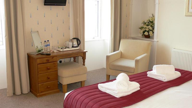 Double or Twin Room with Sea View image 3