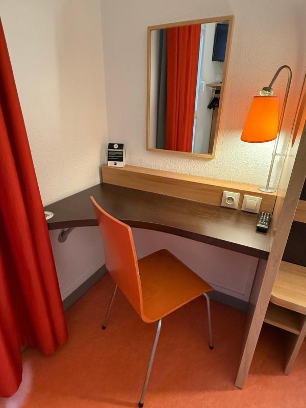 Twin Room image 2