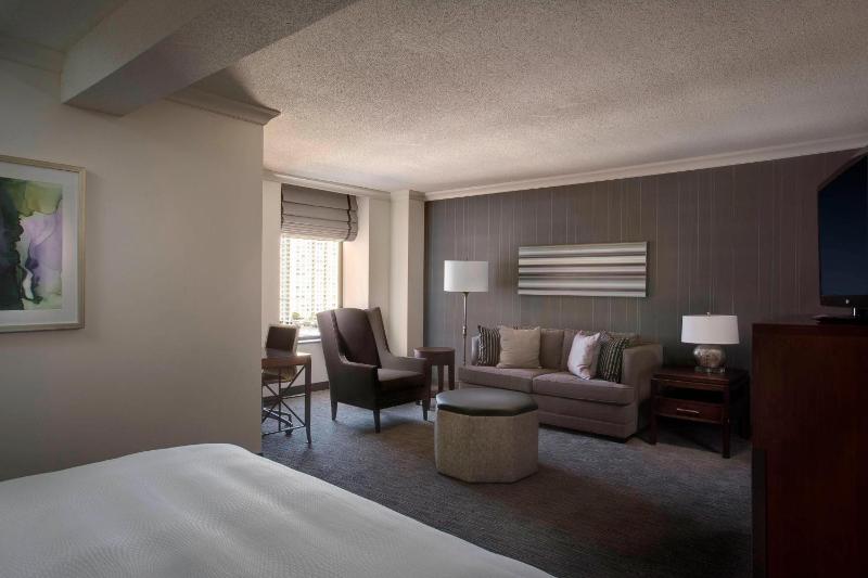 Larger Guest Room, King Bed image 2