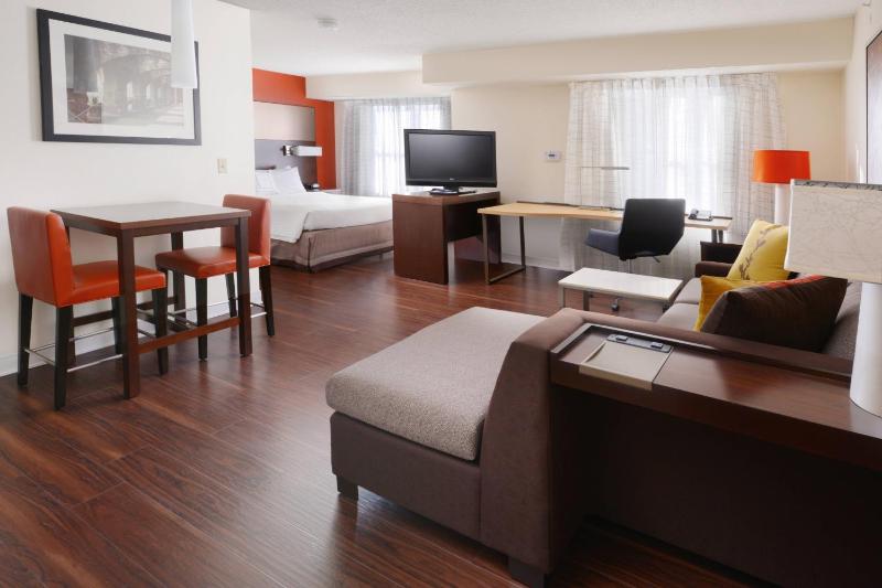 Queen Studio with Sofa Bed - Hearing Accessible image 4