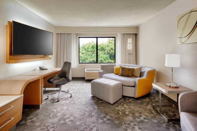 One-Bedroom King Suite image 4
