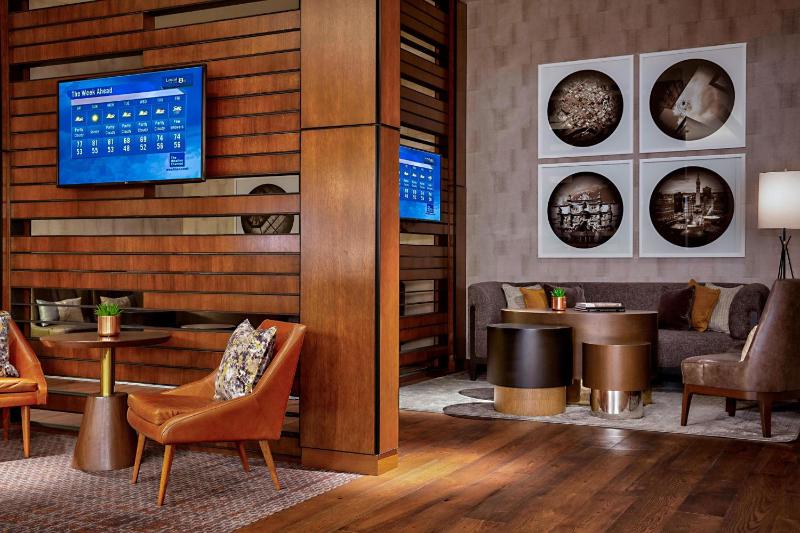 King Room - High Floor/Executive Lounge Access image 4