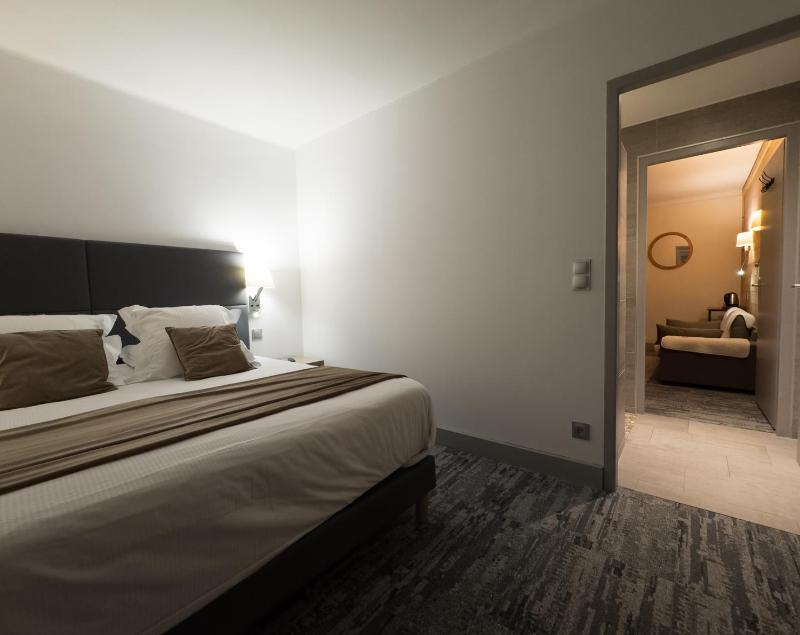 Standard Double Suite image 1