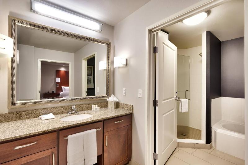 One-Bedroom Suite image 2