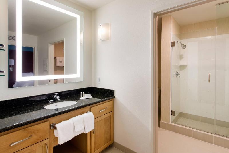 Two-Bedroom King Suite image 2