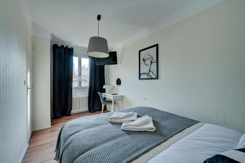 Double Room with Garden View image 1