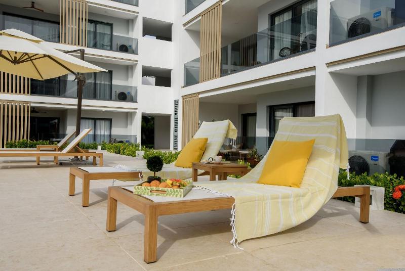 New condo with direct access to the pool - image 13
