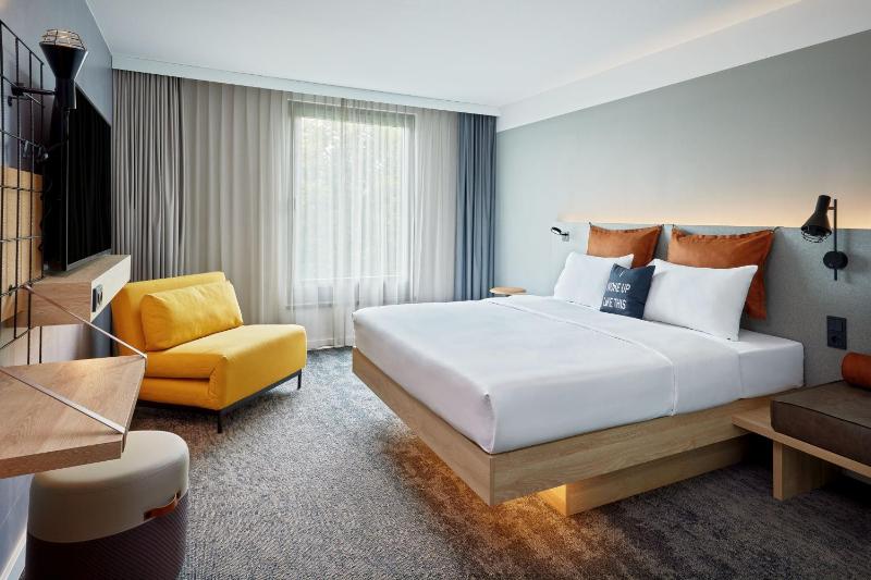 Standard King Room image 1