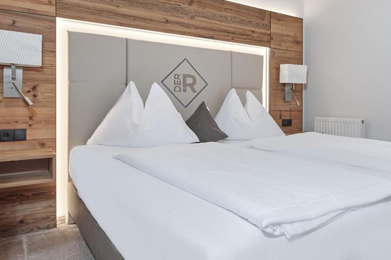 Double Room image 3