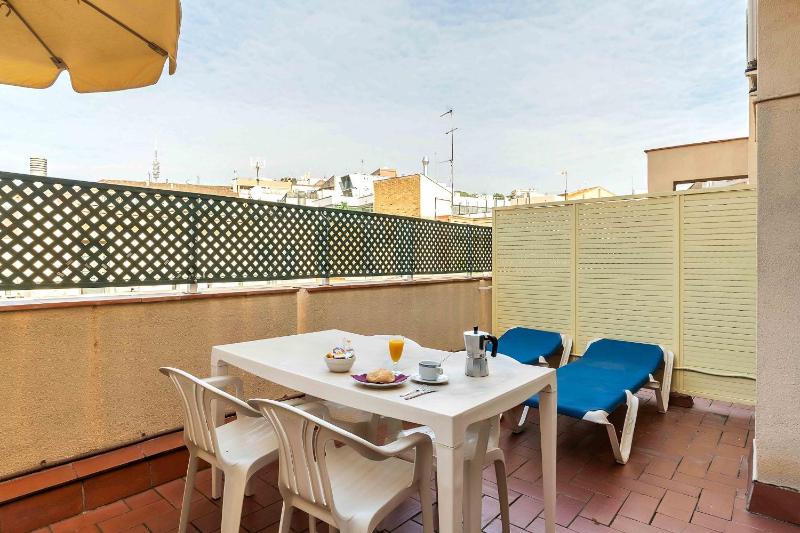 One-Bedroom Apartment with Terrace (2 Adults) image 2