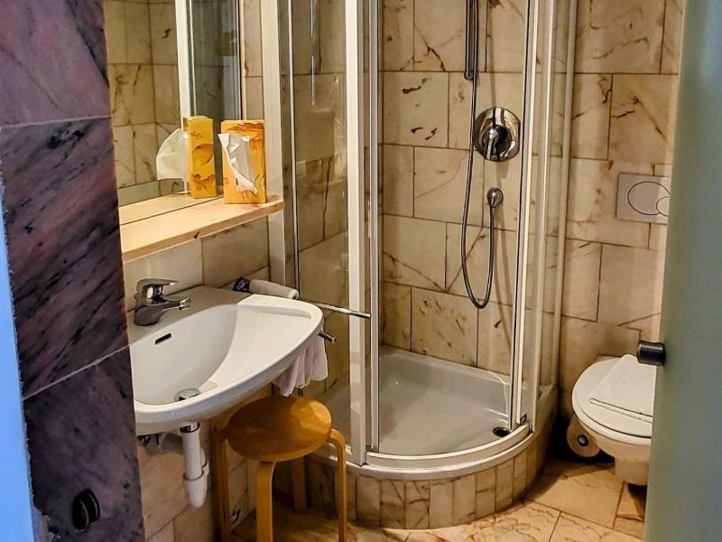 Double Room with Lake View image 3