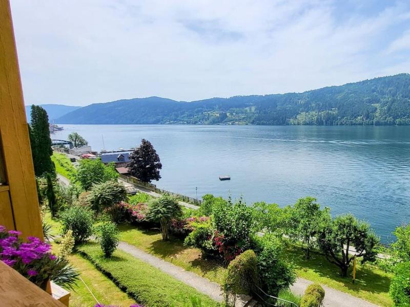 Double Room with Lake View image 4