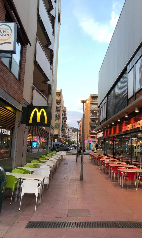 Central Lloret de Mar Apartment Modern Comfort City Views - image 7