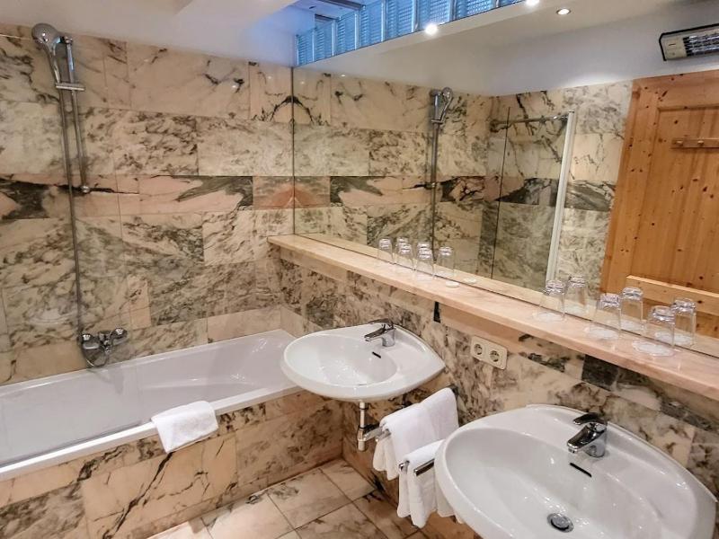 Three-Bedroom Apartment with Balcony image 4