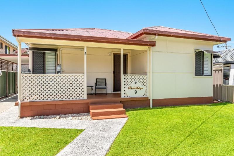 Rosie'S Cottage - Pet-Friendly Coastal Retreat in the Heart of Yamba- Holiday Yamba - image 8
