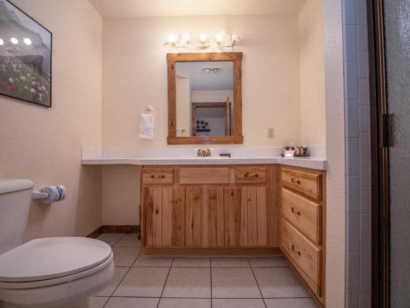 Queen Suite image 3