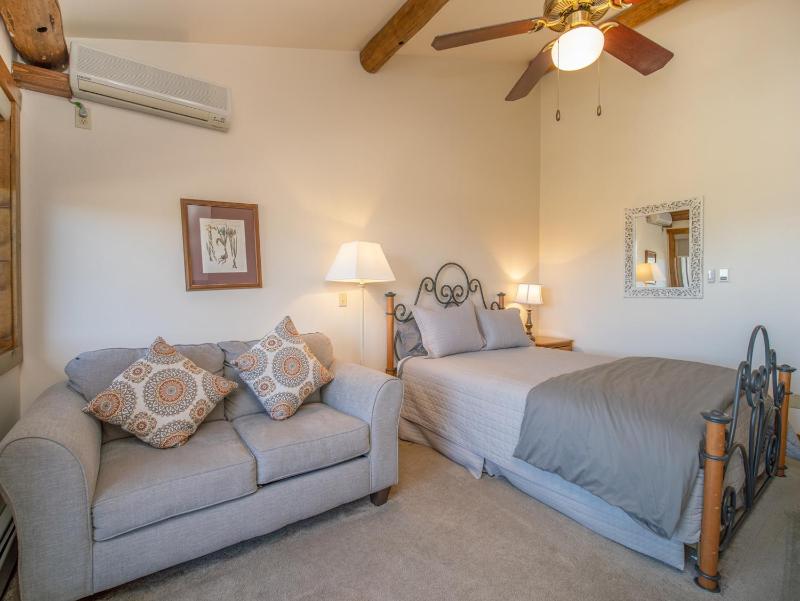 Queen Suite image 4