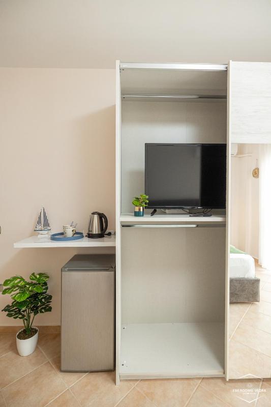 E&E Rooms Vlora - Seaside Escape - image 12