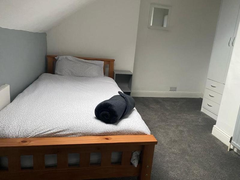 Spacious 4 Bedroom Townhouse - image 5
