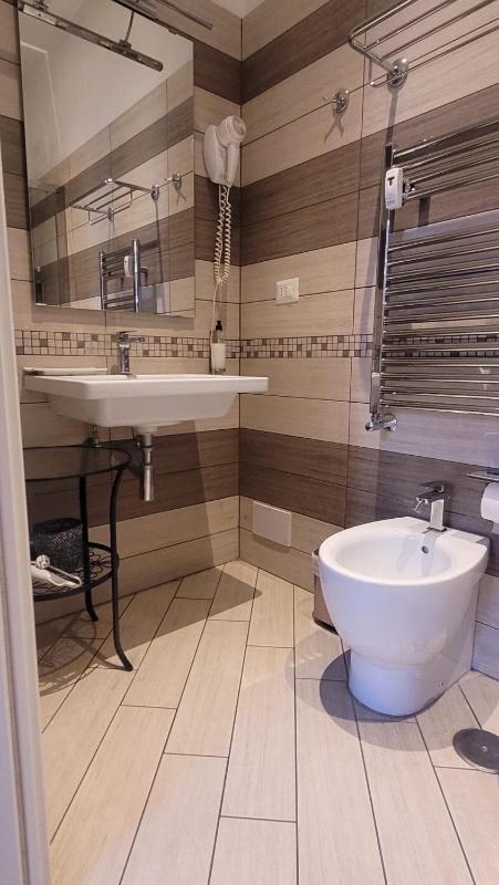 Double Room with Private Bathroom image 4